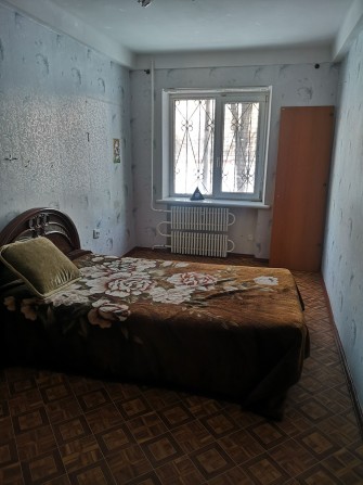 Здається 3 кімнатна квартира на тривалий термін б. Краматорський - фото 1