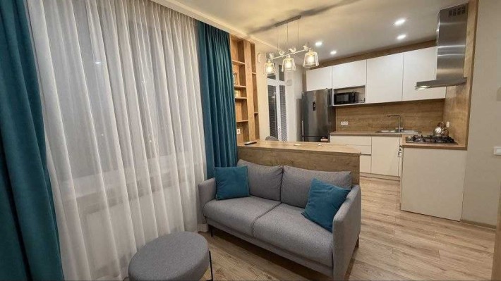 Світла з якісним ремонтом 2 кімнатна квартира-студія у новому будинку! - фото 1