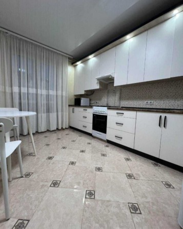 Здам 1 кімнатну квартиру в новому будинку на Озерній! - фото 1