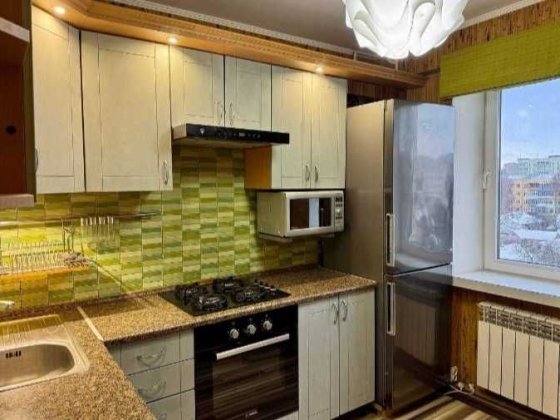 Задається 1 кімнатна квартира з хорошим ремонтом на Південному-Заході. Хмельницкий