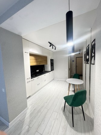 Оренда 1к новобудови в Центрі.Дизайнерський ремонт, меблі та техніка.16500+кп - фото 1