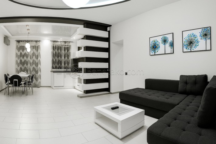 Дизайнерская квартира с тремя спальнями в Аркадии. - фото 1