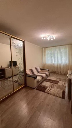 Продаж 1- к фасадної квартири на Паркових 16г,Дніпровський район - фото 1