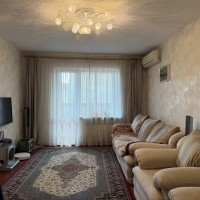 Продається простора 4 кімнатна квартира на вул. Прирічній, 33, Оболонь. Киев