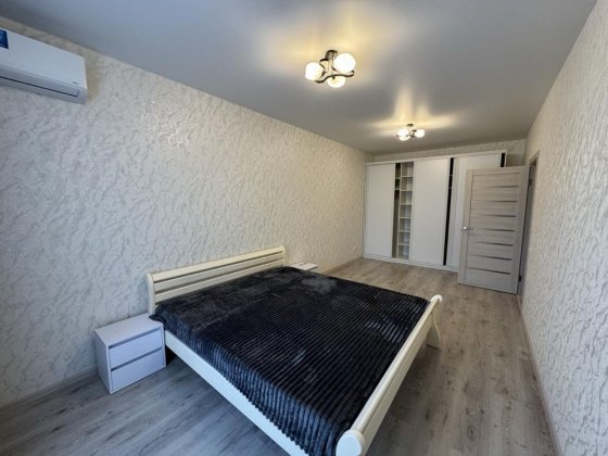 Оренда простора 1к квартира. Центральний Парк!