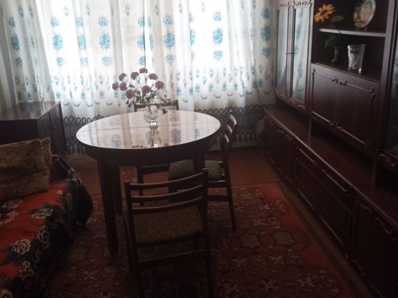 Сдається 3-х кімнатна квартира на другому поверсі