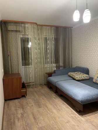 Сдаю 2 комнатную квартиру - фото 1