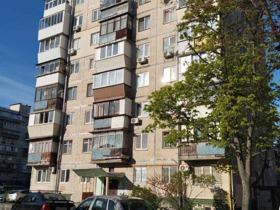 Продам 2 кімнатну квартиру  43 м.кв. Івана Миколайчука 13/2 Березняки Київ