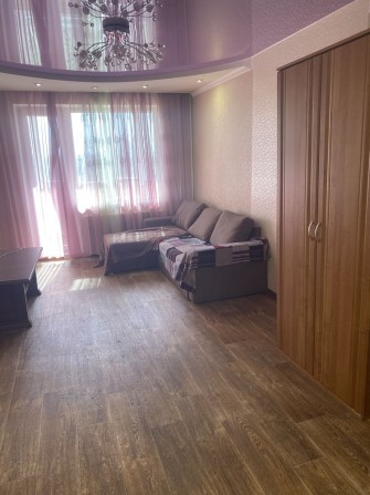 Здаю 3 кімн квартиру в центрі є всі меблі та техніка - фото 1