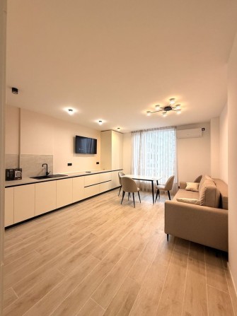 Гарна, велика 1к квартира у ЖК Авторський. Вид га міську Ратушу - фото 1