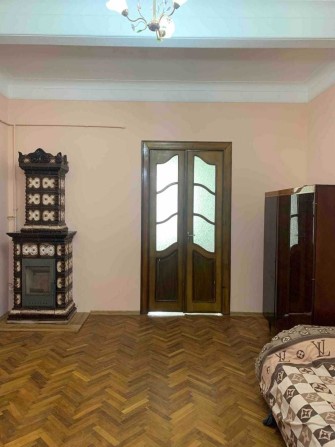 Здається 2х кімнатна квартира з ремонтом, старий фонд - фото 1