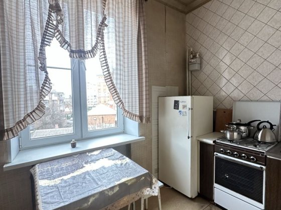 Центр, дві окремі кімнати,11000грн+комунальні Полтава