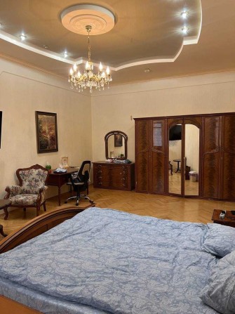 Оренда квартири в самому центрі. Великої площі: 160 кв.м. - фото 1