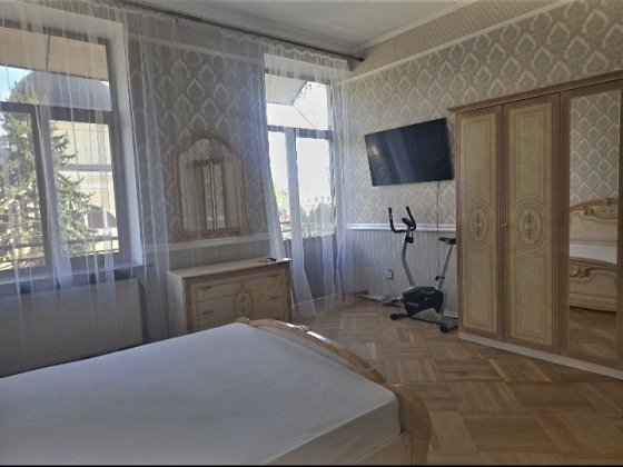 4кім квартира центр,вул О. Кобилянської, біля Собору,   можливо з тваринками Черновцы