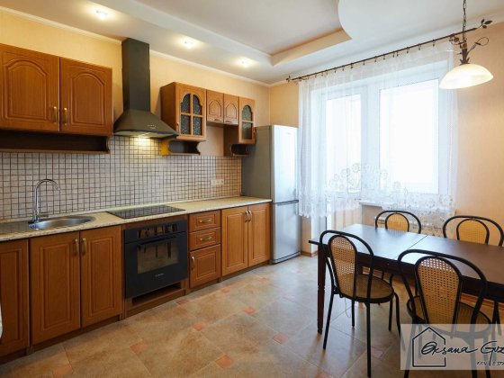 Оренда 3-к квартири  просп. Леся Курбаса 5в