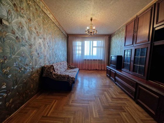 Сдам 3х комнатнатную с раздельніми комнатами,видовая,газ.