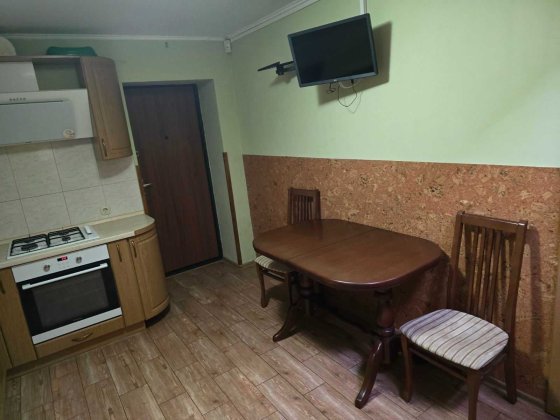 Здаю в крайовничому місці  пів будинку Метро Славутич, Київ Київ