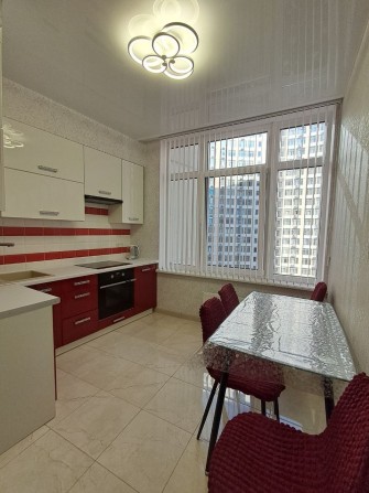 Срочно сдам 2 ком. квартиру в 43 Жемчужине, ул. Каманина 16А. Аркадия - фото 1
