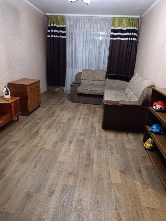 Сдам двух ком квартиру по ул. Героев Обороны - фото 1