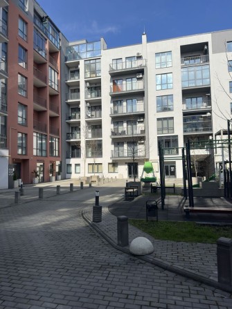 Стильна 1-к квартира 50 м² в Центрі, вул. О.Кокурудза— тепла підлога та панорамний балкон - фото 1