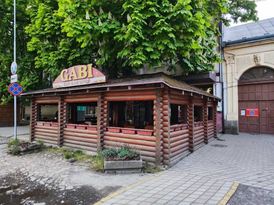 Продається або здається в оренду діюче кафе в центрі Берегового Берегово