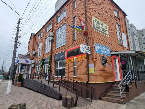 Оренда фасадного приміщення 50 м^2 у центрі Василькові — 2 входи! Васильків
