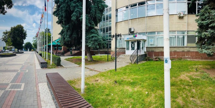 Оренда комерційного приміщення 300 м2 в центрі міста з макс. трафіком - фото 1