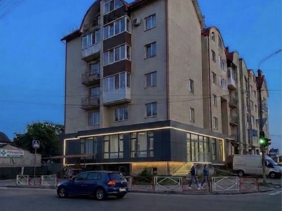 Фасад 100 м² на перехресті Коломия