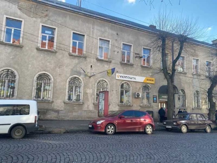 ДОВГОСТРОКОВА ОРЕНДА - нежитлових приміщень, площею 211,75 кв.м. в центрі м. Мукачево - фото 1