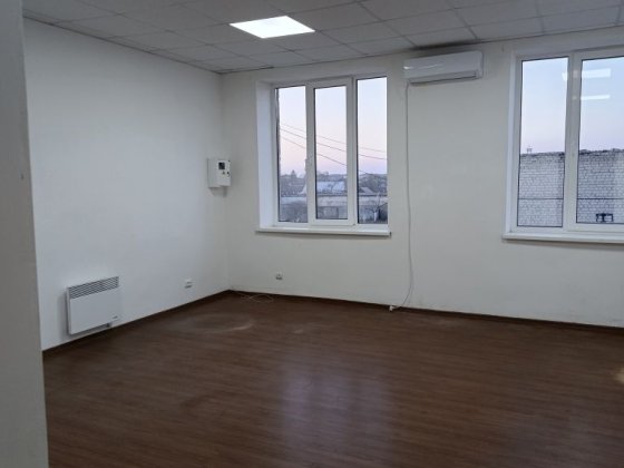 Здам в оренду  кабінет 30 м2. Сарни