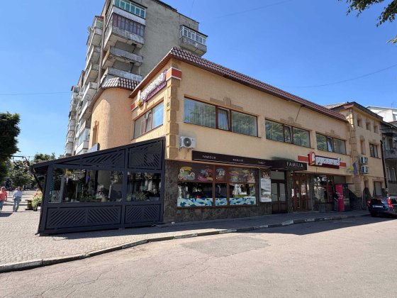 Оренда комерційного приміщення в центрі м.Стрий фасадний вхід Стрий