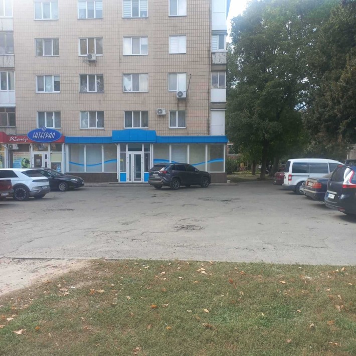 Оренда приміщення тищика з фасадом на парковку - фото 1