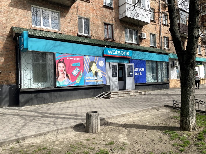 Фастів, центр, оренда приміщення 30 кв м, велика вітрина. - фото 1