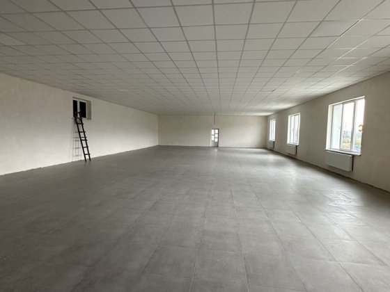 Комерційне приміщення 500 м² Хуст