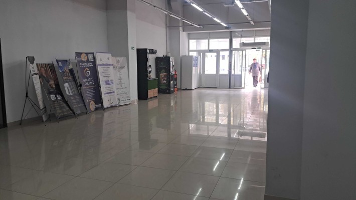 Оренда  місця під острівець, термінал,і т д  в  холі  бізнес центру - фото 1