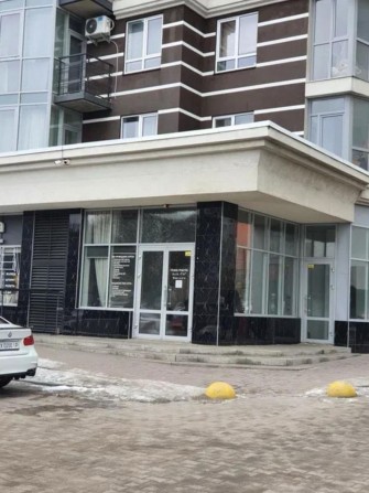 Чудове фасадне приміщення під торгівлю або офіс в ОРЕНДУ - фото 1