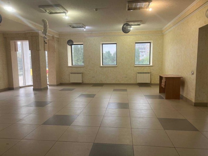 Здам в оренду прим. 110м.кв. поряд МакДональдз, ГАЗ-е опал. - фото 1
