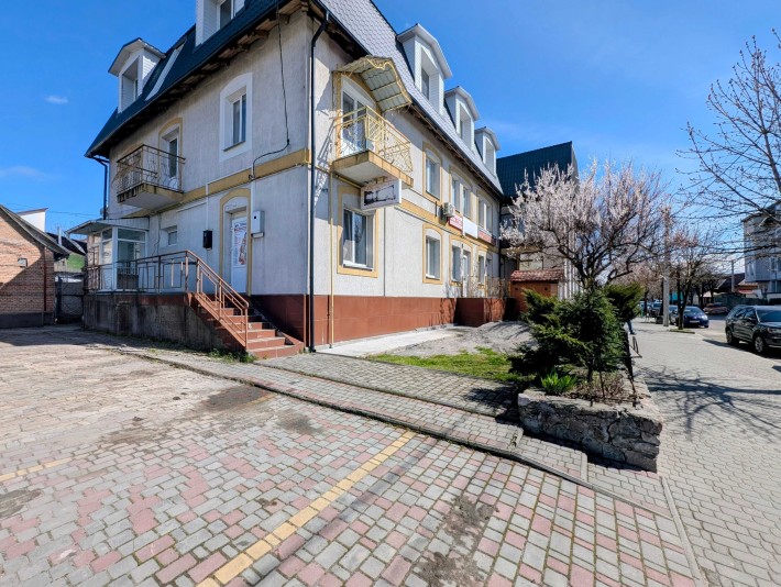 Оренда приміщення  в Центрі міста  перший поверх з водою - фото 1