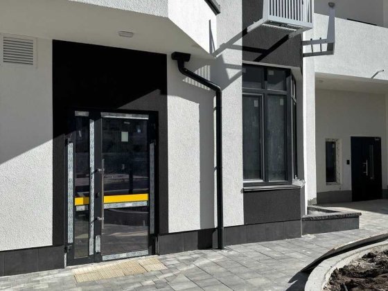 Оренда комерційного приміщення м.Бровари Симона Петлюри 28а 48 м.кв. Фасад, світле. Бровари