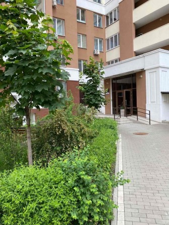 Довгострокова оренда приміщення, опен спейс, закрита територія ЖК Паладіум, Симона Петлюри 21Б - фото 1