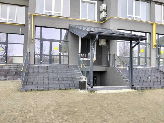 Здам фасадне приміщення 154м 46клвт три входи! СВІТЛО + Буча