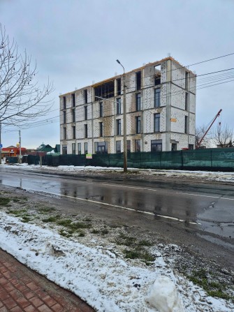 Оренда фасадного приміщення з величезним трафіком - фото 1