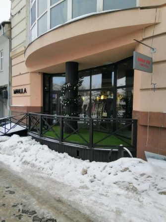 Приміщення під магазин в центральній частині міста - фото 1