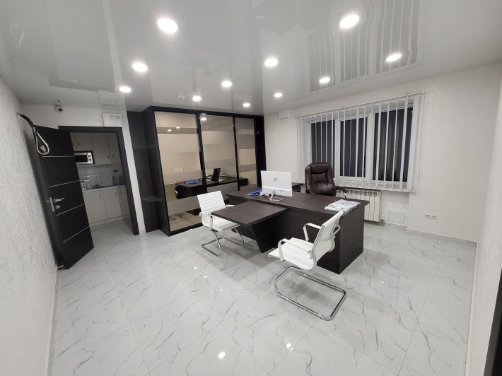 Оренда комерції, фасад, в Центрі 65 кв.м., з ремонтом - фото 1