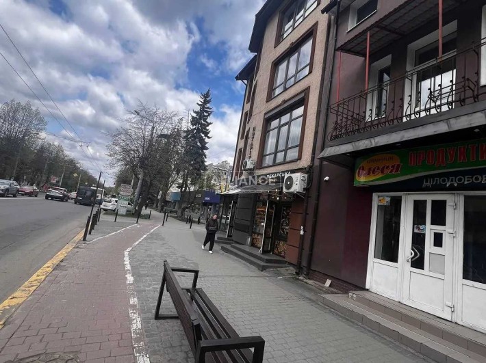 Оренда комерційного приміщення в ЦЕНТРІ МІСТА - біля зупинки - фото 1