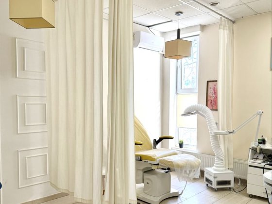 Центр, кабінет 20 м2 з кондиціонером та витяжкою. Івано-Франківськ