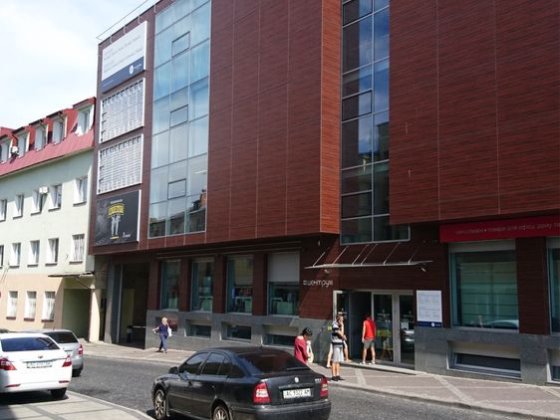 Оренда 2 поверх торгово-офісного приміщення, центр Луцьк, Л. Українки Луцк