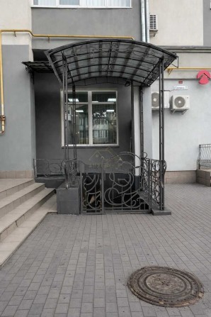 ТЕРМІНОВО. Здається в оренду в ЦЕНТРІ міста, 81 м2. - фото 1