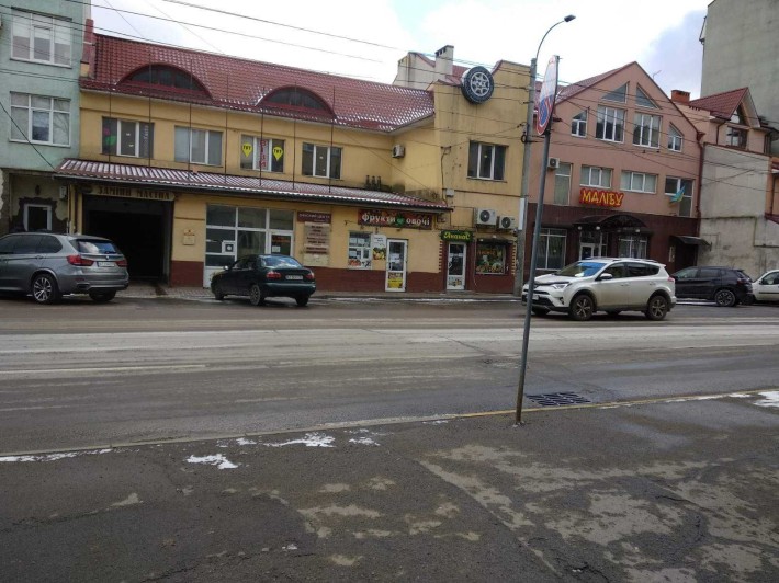 Власник здае прим. 35 м/кв під  крамничку, офіс , Бандери 31 1пов. - фото 1
