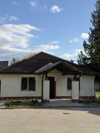Здам комерційне приміщення з великою парковкою - фото 1